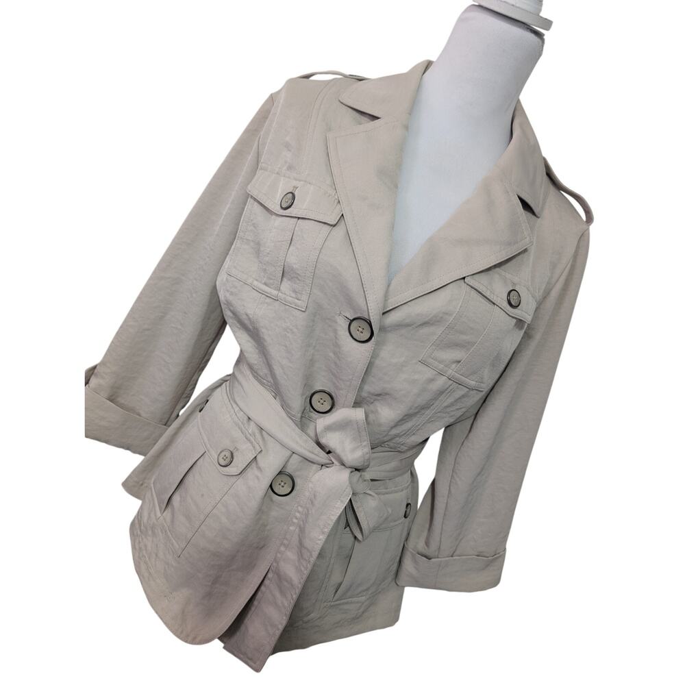 FENN WRIGHT MANSON! TRUE TAN/NEIGE UTILITY STYLE BELTED, MULTI POCKET JACKET! L